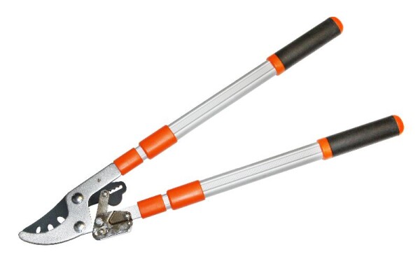 Nůžky na větve s s rohatkovým převodem, teleskopické rukojeti