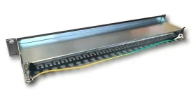 DATACOM 24p. CAT6A STP černý / Patch panel / 19" / 1U / 3x8 LSA / horní zářez (3131)