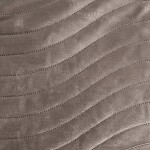 DumDekorace Béžový velurový přehoz s vlnitým prošíváním Šířka: 200 cm | Délka: 220 cm