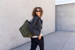 Nákupní taška přes rameno Reisenthel Shopper M Teddy leo olive