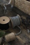Ib Laursen Sametová stuha na špulce Grey – 10 m, šedá barva, textil