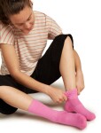 Dámské městské merino ponožky ICEBREAKER Wmns Lifestyle_Light Crew, Pop/Snow velikost: 35-37 (S)
