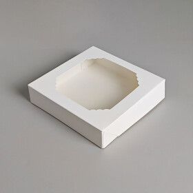 Cake star krabička bílá s okénkem nízka 15x15x3,5cm