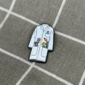 Pinarna.cz Laboratorní plášť s kytičkami - našedivělý