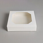 Cake star krabička bílá s okénkem nízka 15x15x3,5cm