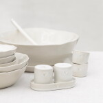 Bastion Collections Set solničky a pepřenky ve stojánku June Clay, krémová barva, keramika