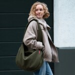 Taška přes rameno Reisenthel Moonbag Cord dark matcha