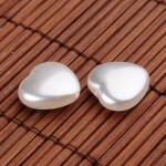 Akrylové korálky - srdce - perleťově bílé - 15 x 15 x 6 mm - 1 ks