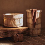 Ferm Living Koš na prádlo Fio Cashmere/Natural, krémová barva, kov