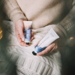 SCOTTISH FINE SOAPS Krém na ruce Winterwood 30 ml, modrá barva