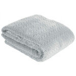 Jednobarevná jemná deka stříbrné barvy Šířka: cm Délka: cm