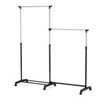 Věšák dvouramenný, černý plast.