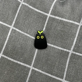 Pinarna.cz Černá kočička se zelenou rostlinkou