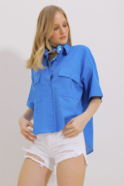 Dámská košile Trend Alaçatı Stili v saxe modré barvě s dvojitými kapsami a krátkými rukávy z lněné tkaniny