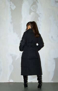 Sexy Fashionista Extra Long Winterjacke mit Gürtel barva black velikost