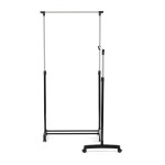 Věšák dvouramenný, černý plast.