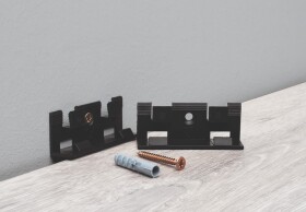 Příchytky k soklu Naturel černá, PVC, délka 4 cm, MCLIPS MCLIPS
