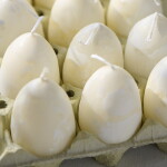 Ib Laursen Svíčka Egg Fog, krémová barva