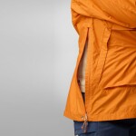 FJÄLLRÄVEN Singi X-Anorak W, Field Orange (vzorek) velikost: S