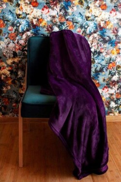 Fialová jednobarevná deka z příjemné látky Šířka: 200 cm | Délka: 220 cm Šířka: 200 cm | Délka: 220 cm