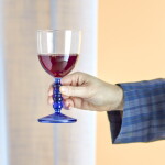 Bloomingville Sklenice na víno Noemi Blue Glass 220 ml, modrá barva, sklo