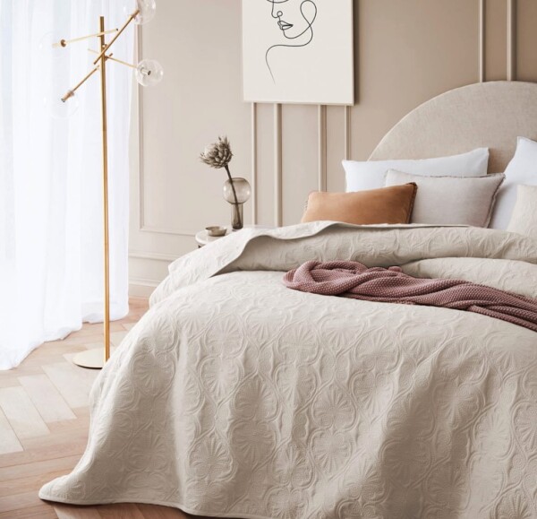 DumDekorace Prošívaný přehoz do ložnice v krémové barvě 200x220 cm