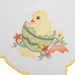 Středový ubrus s výšivkou KUŘÁTKA 85 x 85 cm