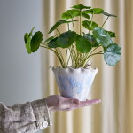 Bloomingville Keramický obal na květiny Bertha, modrá barva, keramika