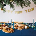 Talking Tables Papírová girlanda Happy New Year - 2 m, zlatá barva, papír