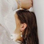 Perlový náramek Eudora - starožitná mince, sladkovodní perla, Stříbrná 17 cm + 3 cm (prodloužení) Bílá