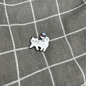 Pinarna.cz Kočička se skleničkou vína