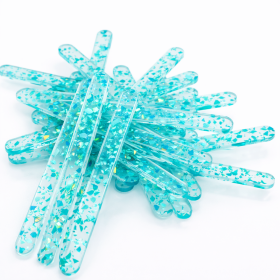 Cake star Akrylatové tyčky na nanuk světle modrá s třpytkami délka 11,5cm (10ks)